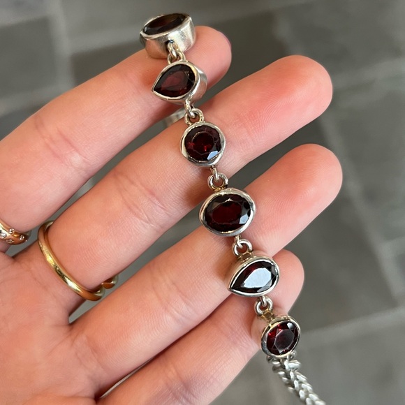Genuine Garnet and Sterling Silver vintage chain bracelet - Picture 3 of 6